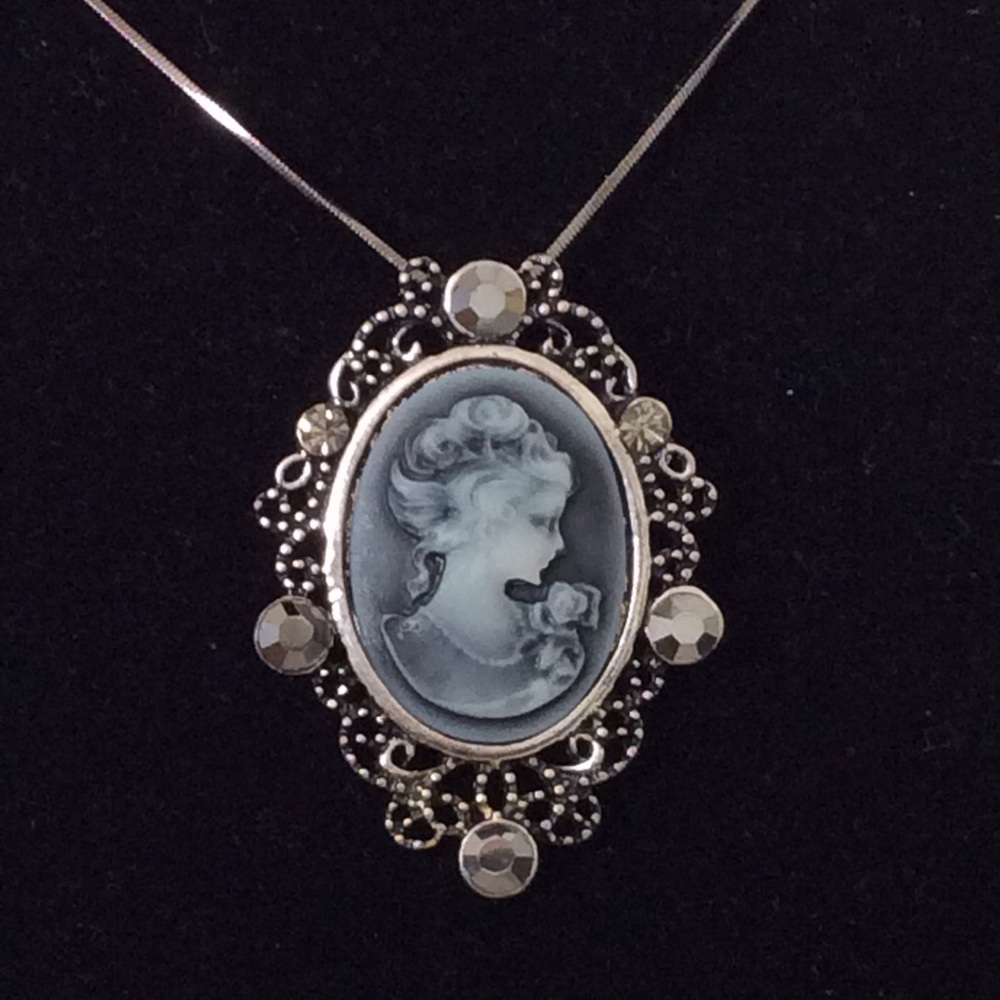 🌺SOLD🌺Rhinestone Cameo Necklace or Brooch